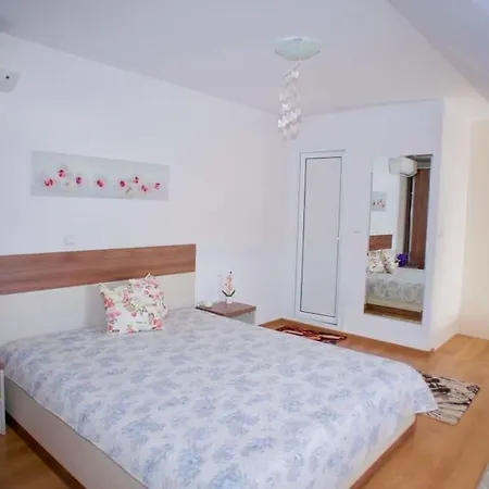 아파트 Maisonette Galina 네세부르
